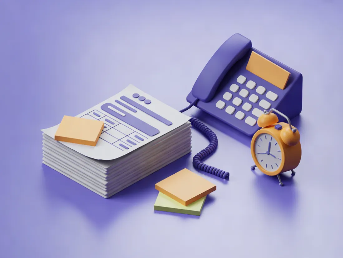 Стол менеджера по продажам: стопка бумаг, телефон и будильник